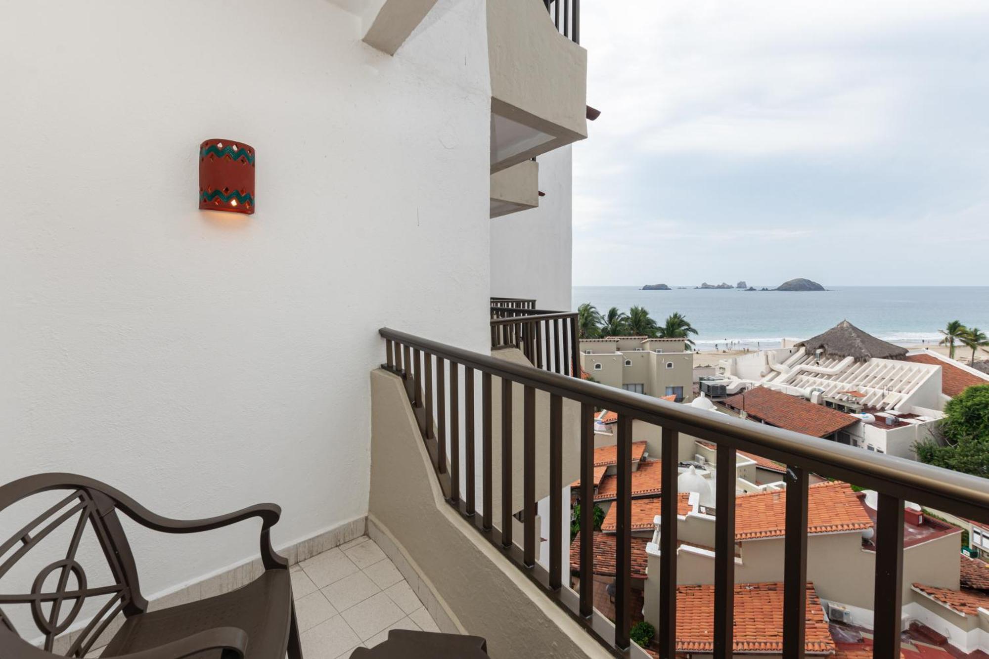 Deluxe King or Double Room Partial Ocean View